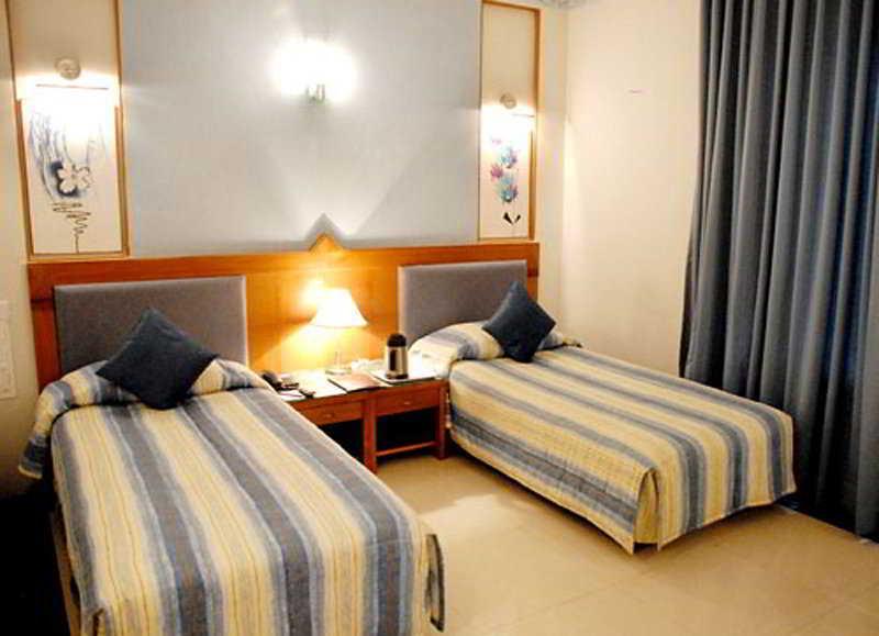 J P Cordial Hotel Bangalore Quarto foto