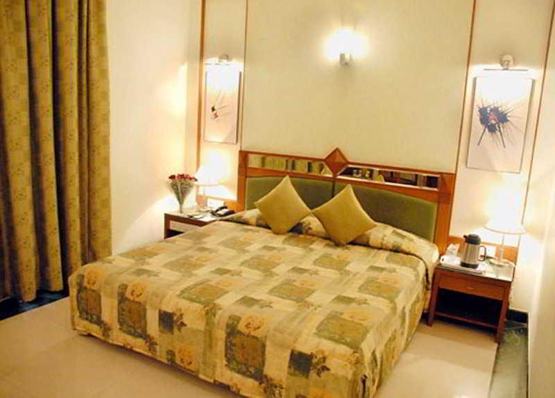 J P Cordial Hotel Bangalore Quarto foto