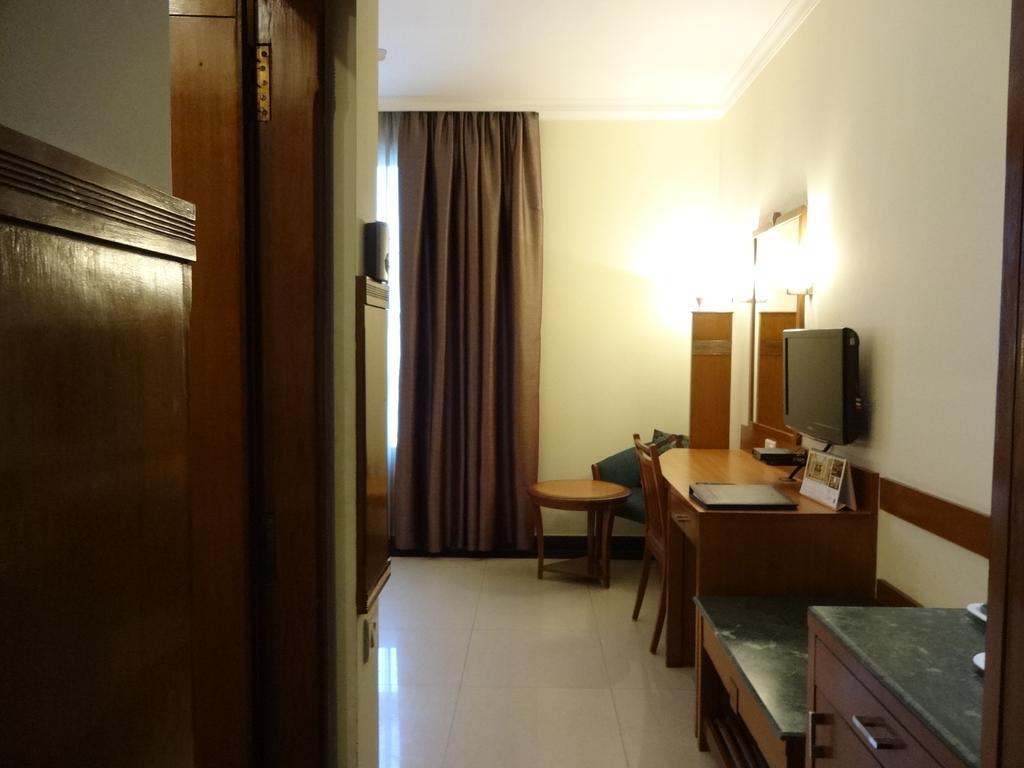 J P Cordial Hotel Bangalore Exterior foto