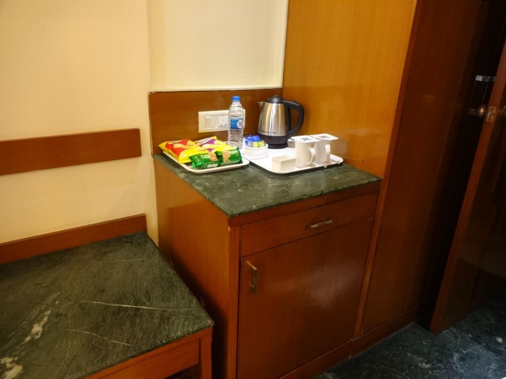 J P Cordial Hotel Bangalore Exterior foto