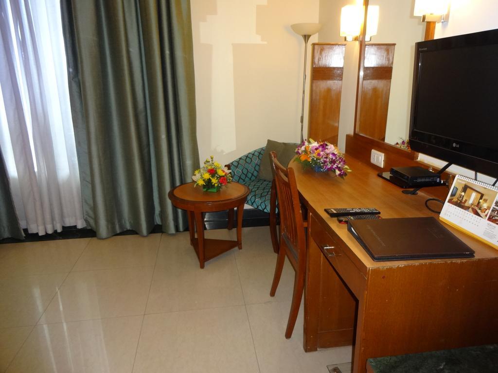 J P Cordial Hotel Bangalore Exterior foto