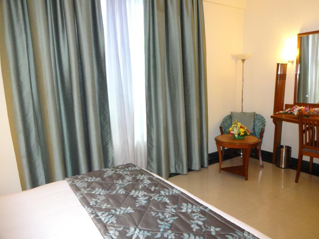 J P Cordial Hotel Bangalore Exterior foto