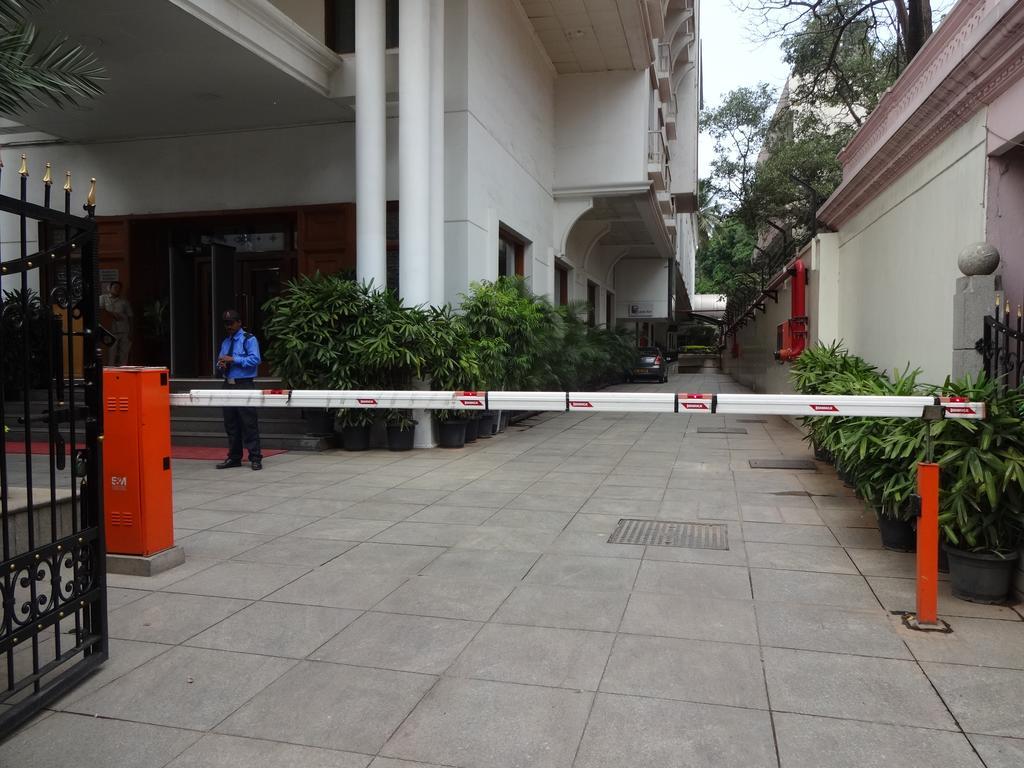 J P Cordial Hotel Bangalore Exterior foto